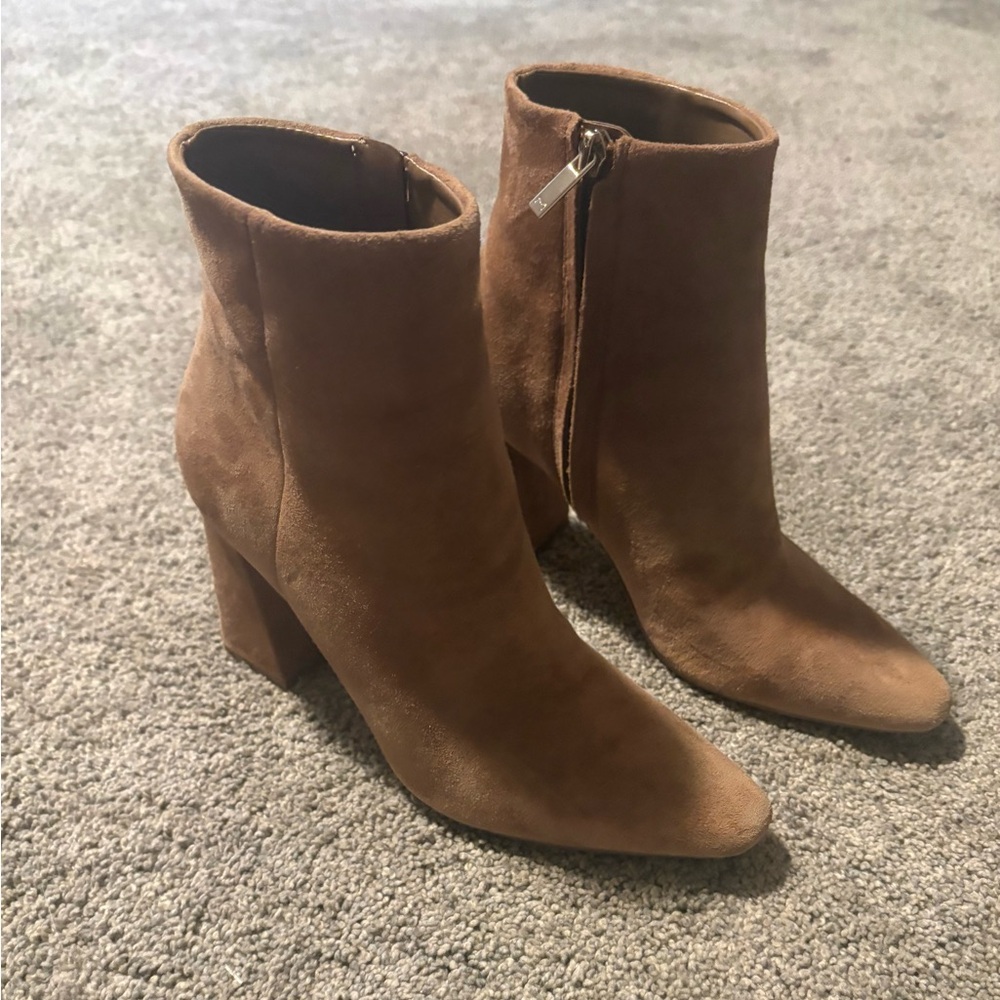 Marc Fisher Tan Suede Leather Heeled Ankle Booties 💜